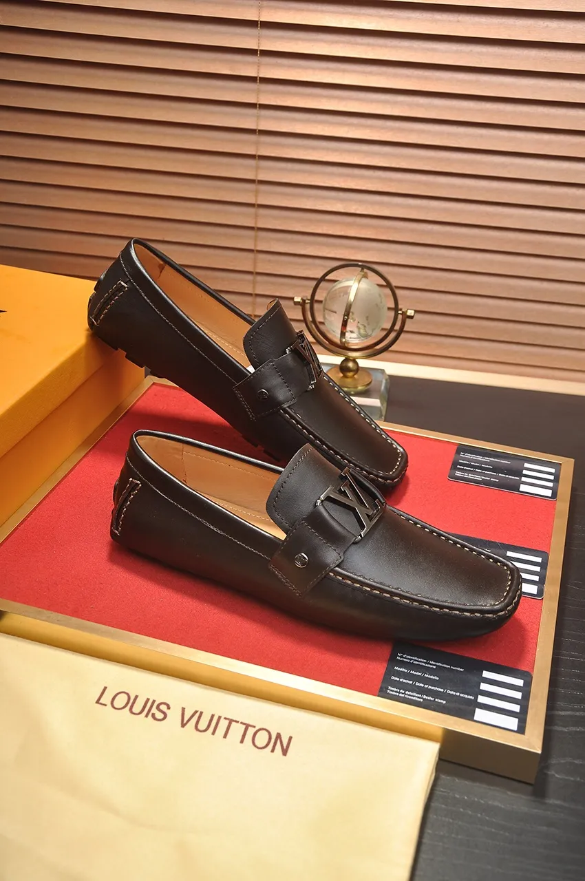 Men's men's shoes 💰420💶 [LV Doudou shoes] (water-dyed cowhide lining) new model is on the market, available on the official website. The new Doudou shoes are processed into single-color materials, and the uppers are made of imported cowhide material. The body of the shoe is fully hemmed with mark thread, and is lined with imported original cowhide leather. The elegant shoe shape is super suitable for all-matching, and the size is 38-44.